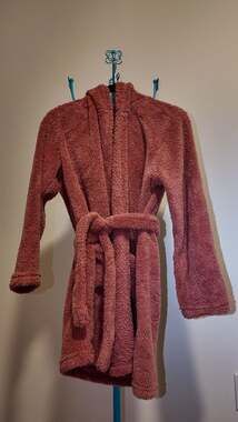 Plush Hooded Fleece Bathrobe with Tie Waist – Dusty Rose / Mauve Pink